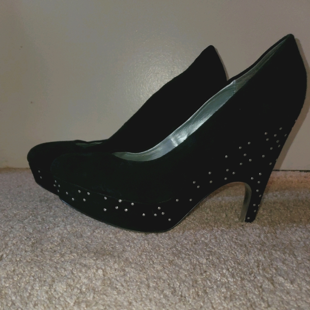 H by Halston Black heels with silver studs